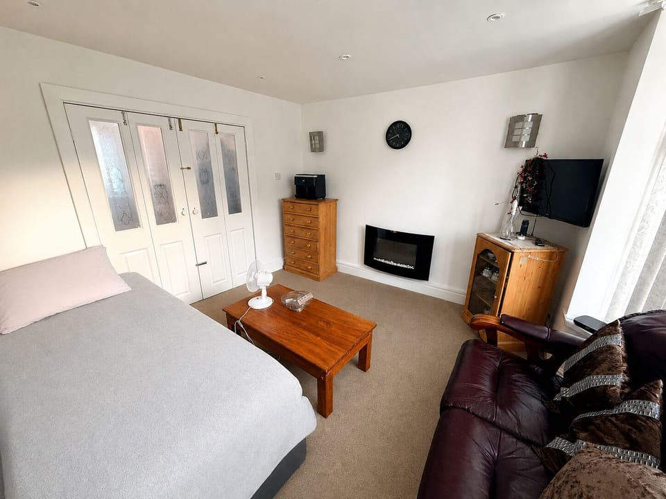 Room, 1 Double Bed, Private Bathroom | WiFi (free)