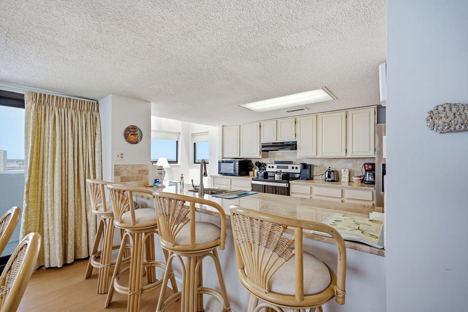 Shoreham Towers #1 PH4 - Breakfast Bar & Kitchen