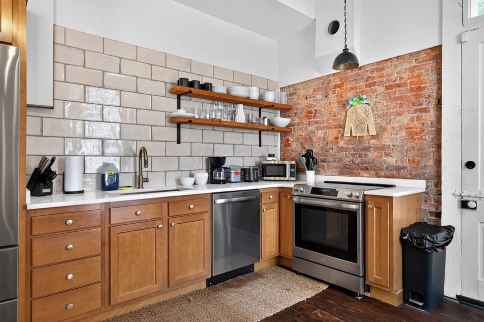 Kitchen: Make yourself at home in a spacious kitchen designed for easy meal prep, with modern appliances, useful cookware, and plenty of space for cooking and gathering.