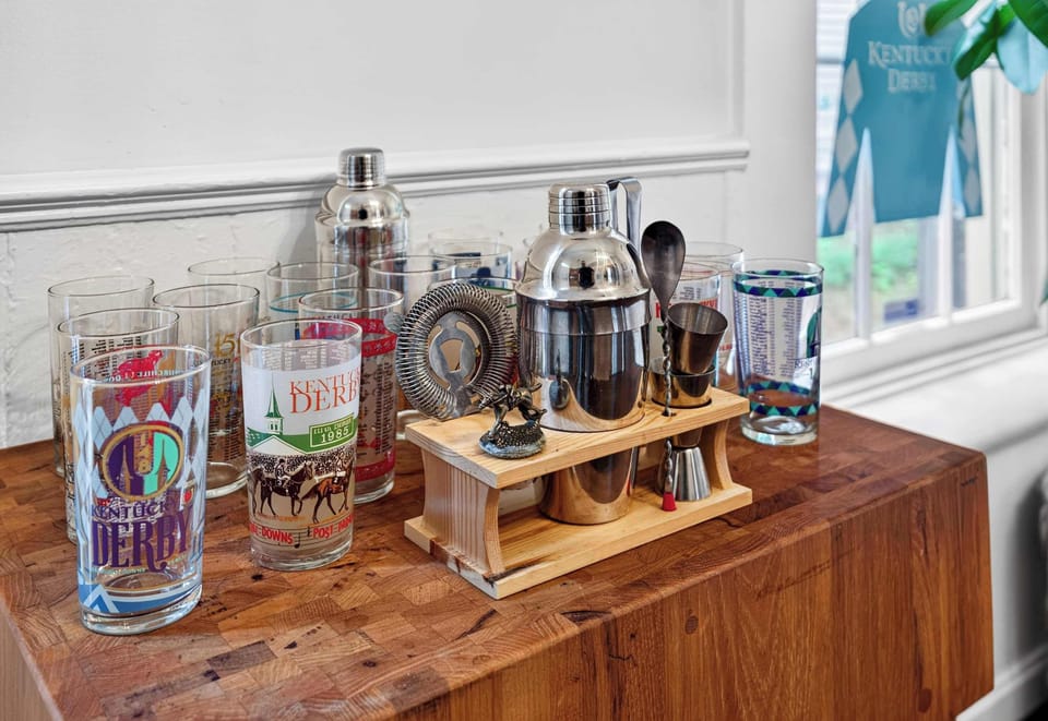 Kitchen: Make yourself at home in a spacious kitchen designed for easy meal prep, with modern appliances, useful cookware, and plenty of space for cooking and gathering.