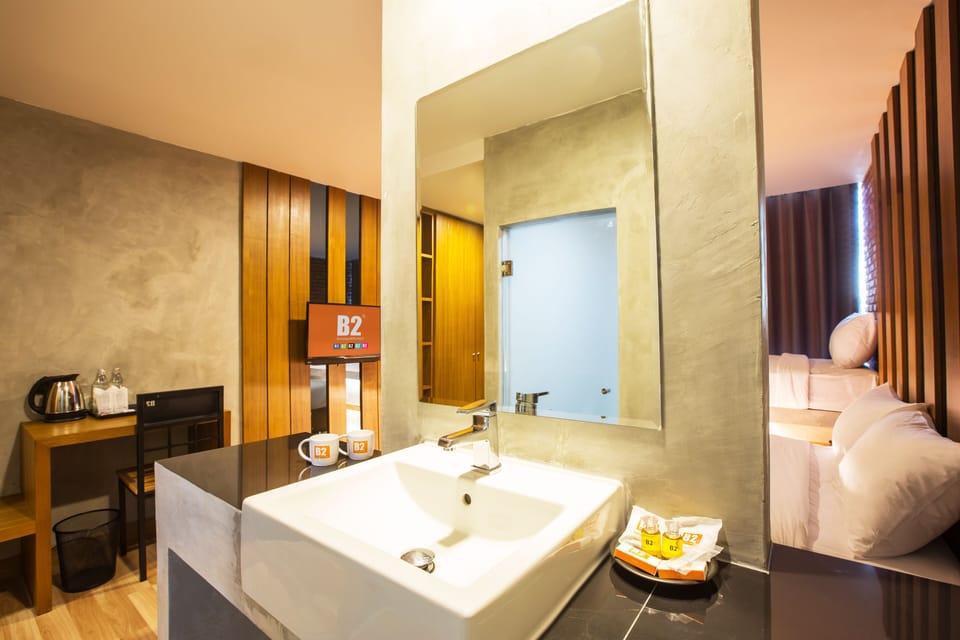 Deluxe Triple Room | Bathroom | Shower, towels