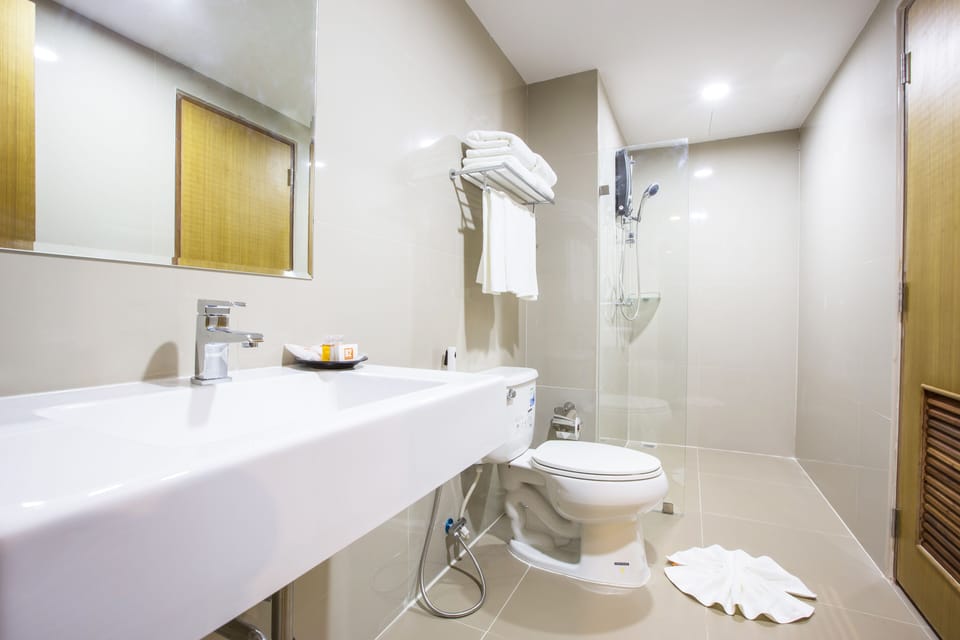Presidential Suite | Bathroom | Shower, towels