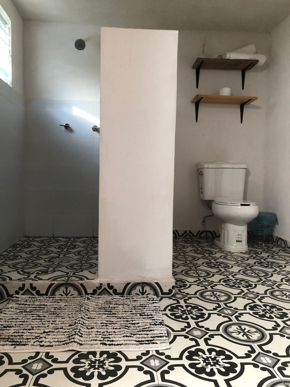 Family Room | Bathroom | Shower, towels, soap, shampoo