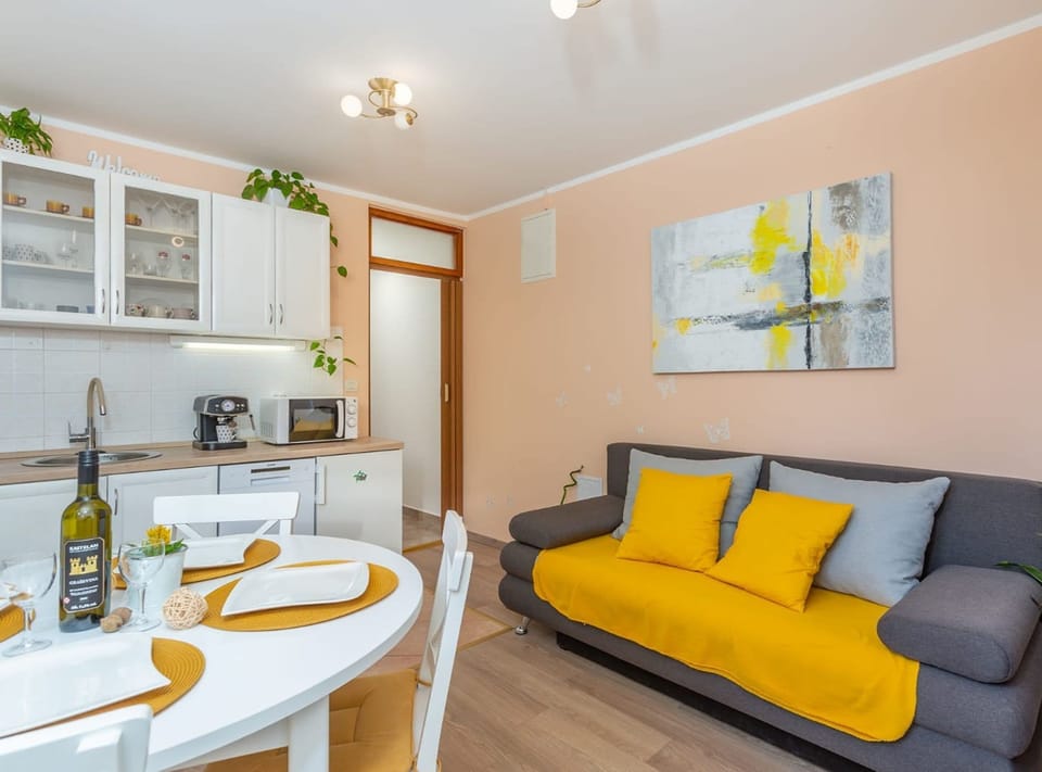 Apartment (One Bedroom Apartment with Terrace) | Living room | 32-inch flat-screen TV with cable channels