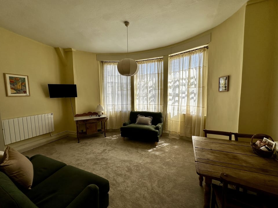 Living Room / Lounge