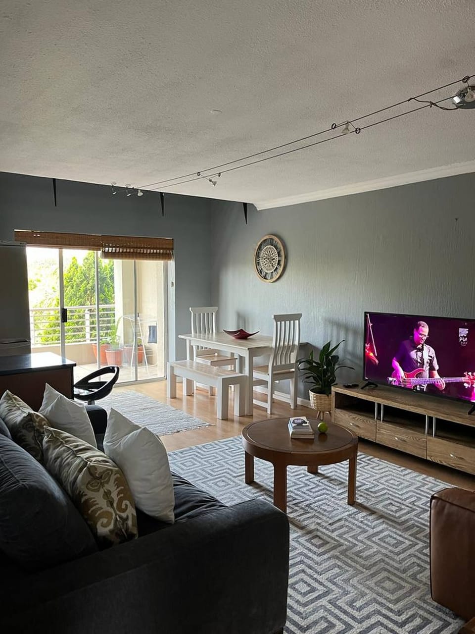 Apartment, 2 Bedrooms, Balcony | Living room