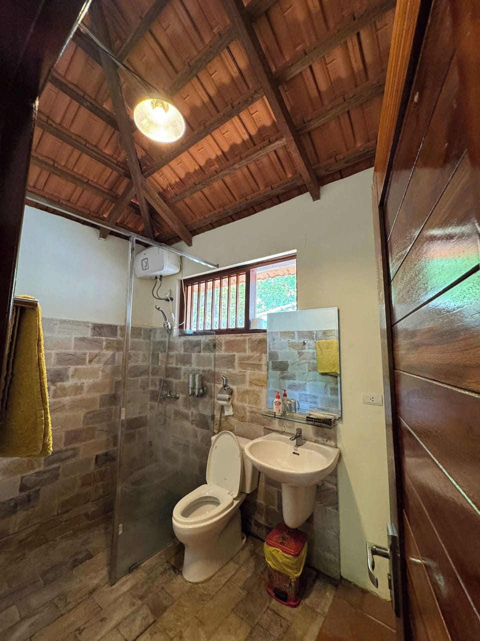 Shower, free toiletries, hair dryer, slippers