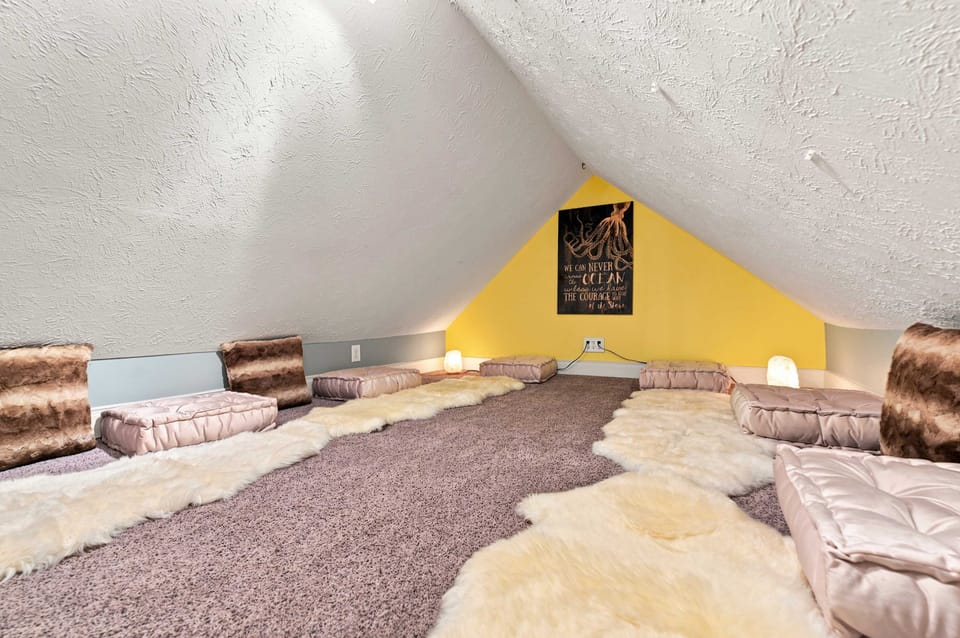 Second floor loft lounge