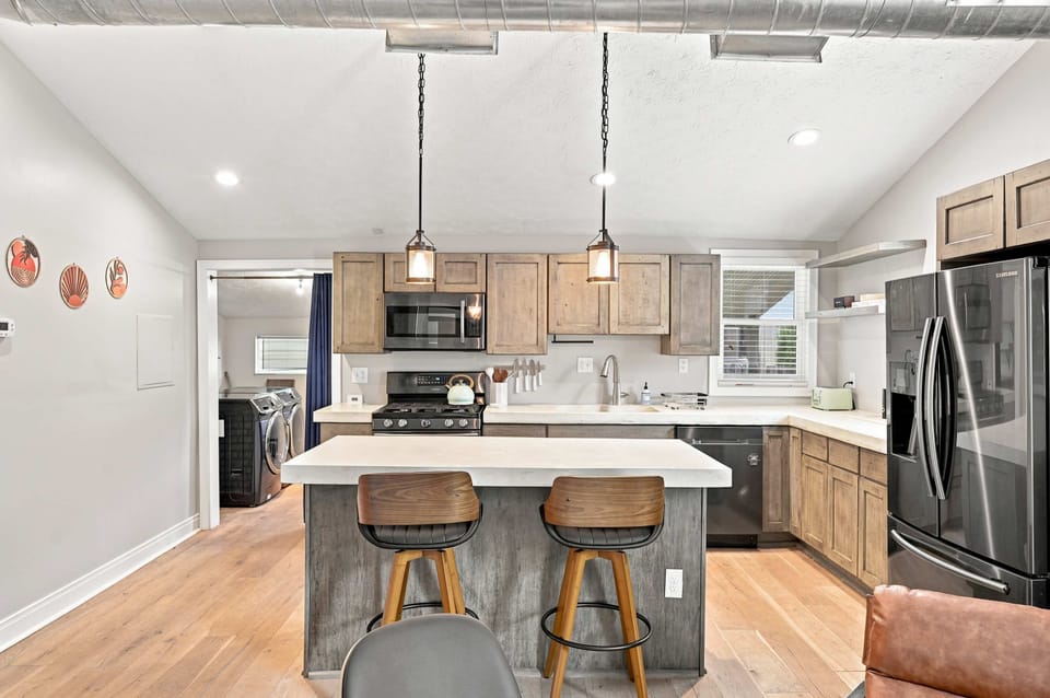 Kitchen with breakfast bar seating