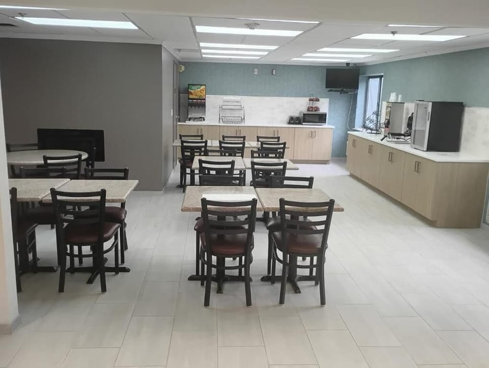 Double Room, Non Smoking | Dining