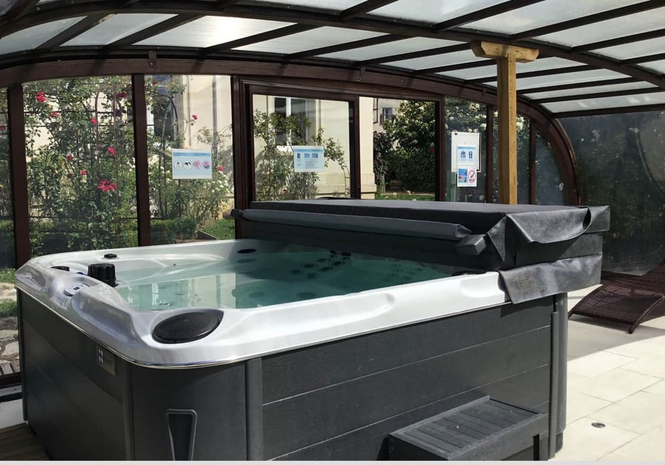 jacuzzi villa