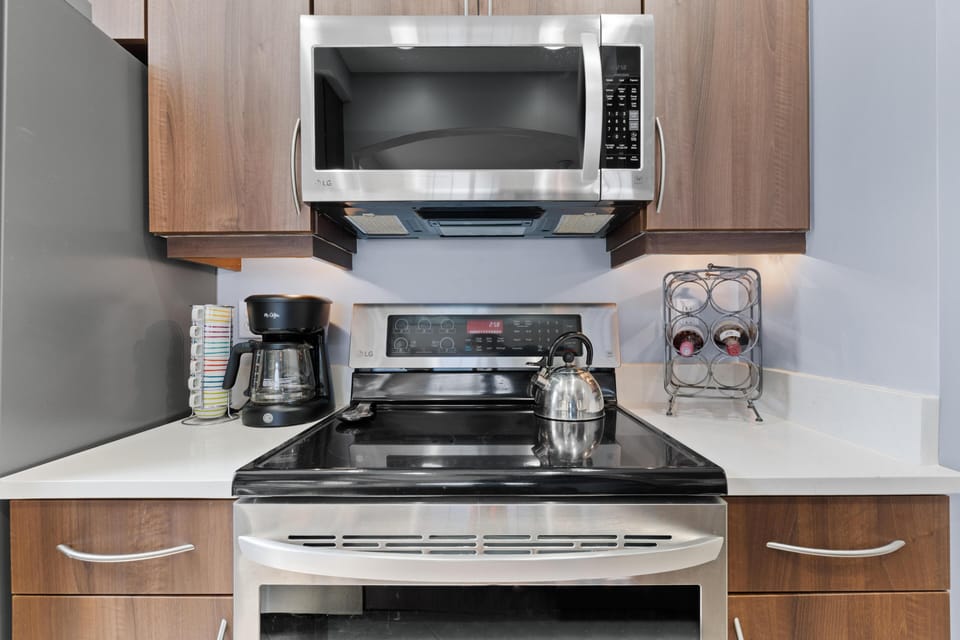 Condo, 1 Queen Bed with Sofa bed (White Cap Condo B201) | Private kitchen