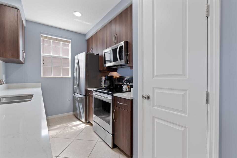 Condo, 1 Queen Bed with Sofa bed (White Cap Condo B201) | Private kitchen