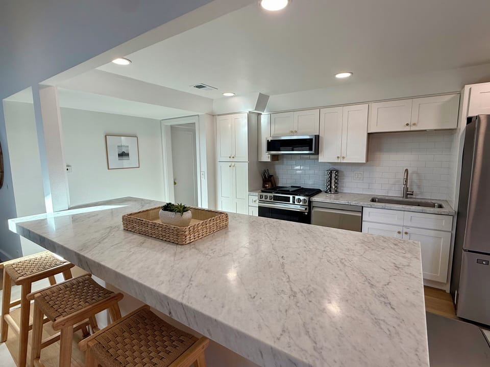 Kitchen w/ 5 burner range, dishwasher, microwave & fridge with water & ice