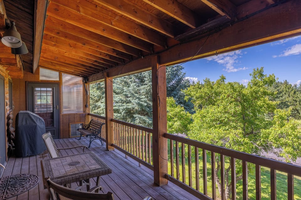 Upper deck with beautiful views | Exterior