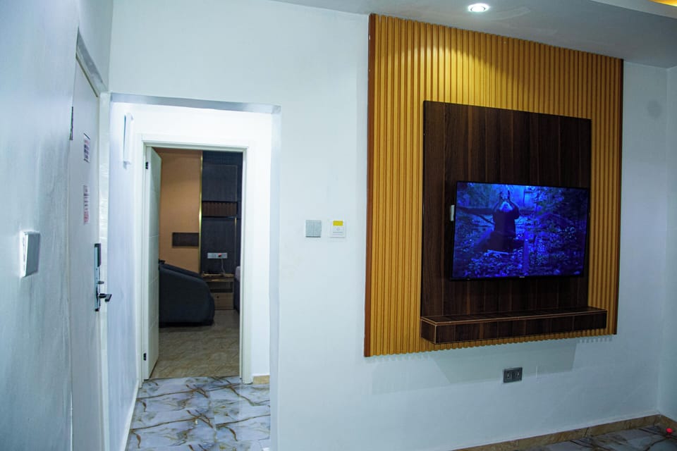 Deluxe Suite, Balcony | Living area
