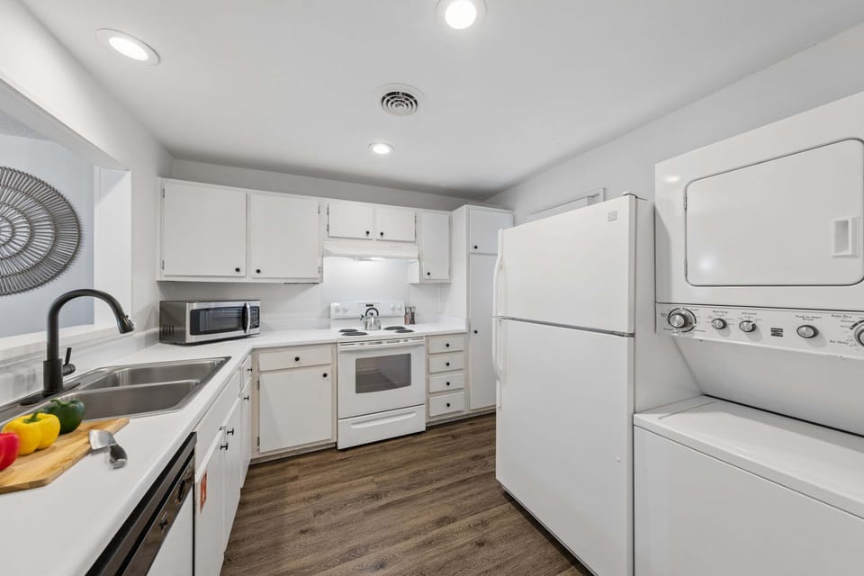 An in-unit stacked washer and dryer tucked right in the kitchen means you can pack lighter, stay longer, and leave with more room in your bag for island finds.
