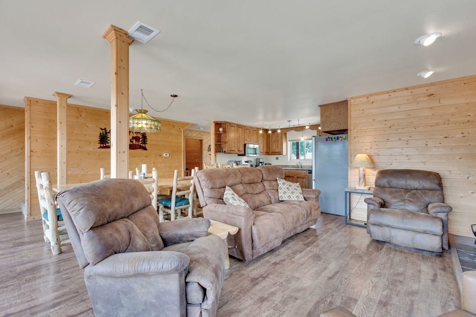 Main Level Living area
•Open to Kitchen and Dining