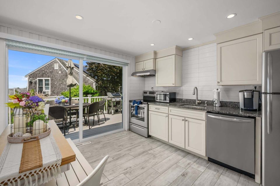 Kitchen with access to the deck