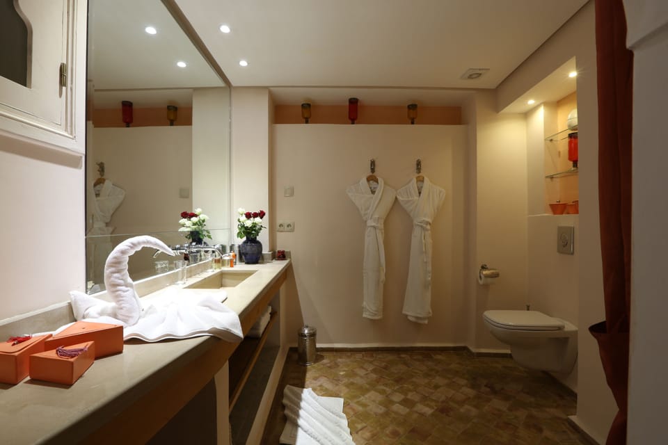 Classic Room | Bathroom | Shower, rainfall showerhead, designer toiletries, hair dryer
