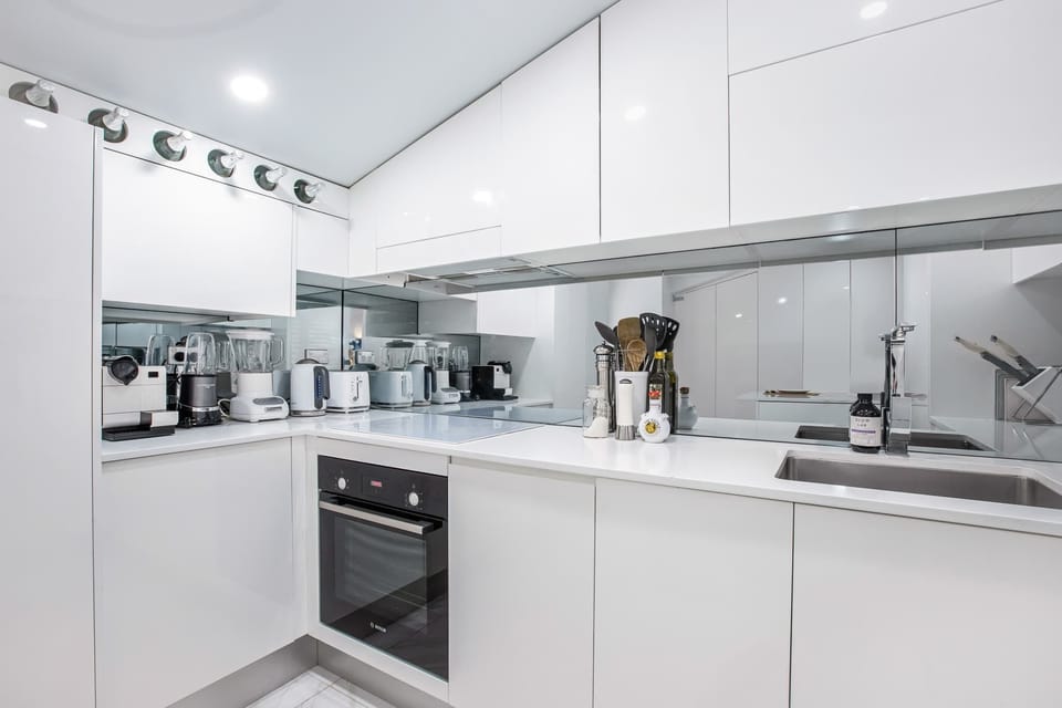 Full kitchen - stove/oven