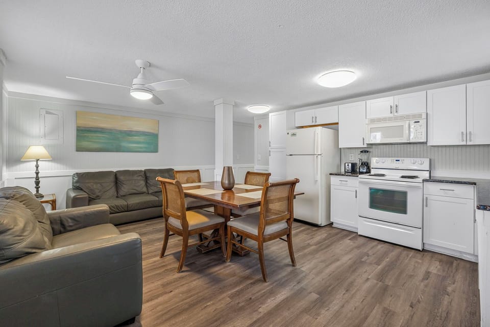 Enjoy cooking and relaxing in the living room and kitchen with Smart TV.