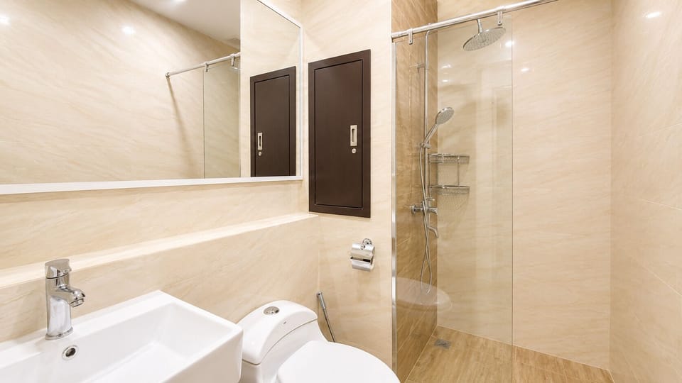 Deluxe Apartment, City View | Bathroom