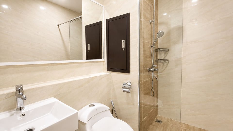 Deluxe Apartment, City View | Bathroom
