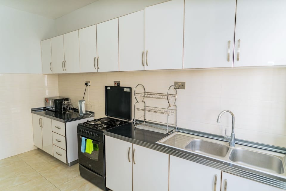Coffee/tea maker, microwave, oven, stovetop