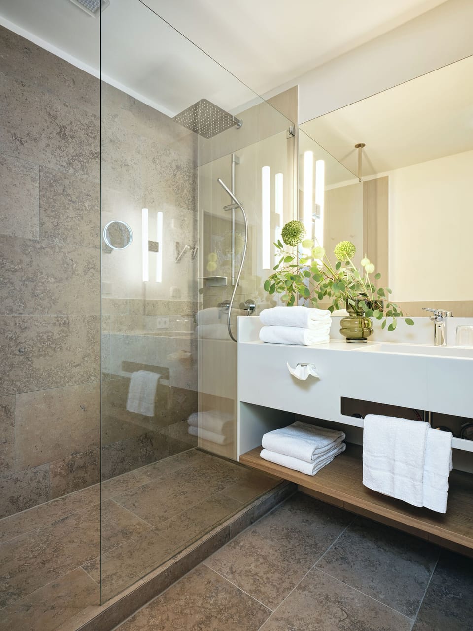 Deluxe Family Room | Bathroom | Free toiletries, hair dryer, towels