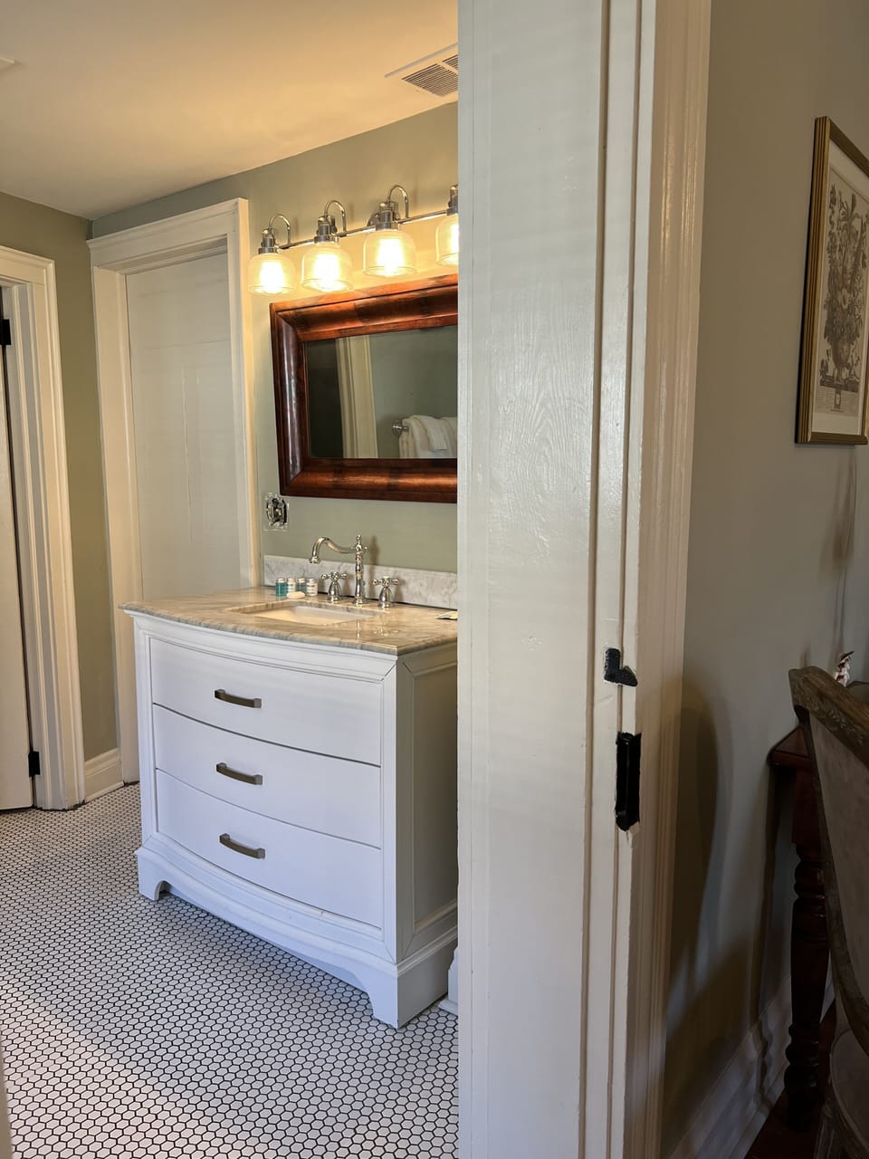 Warner 2; 2nd floor-stairs only | Bathroom | Bathtub, free toiletries, hair dryer, towels