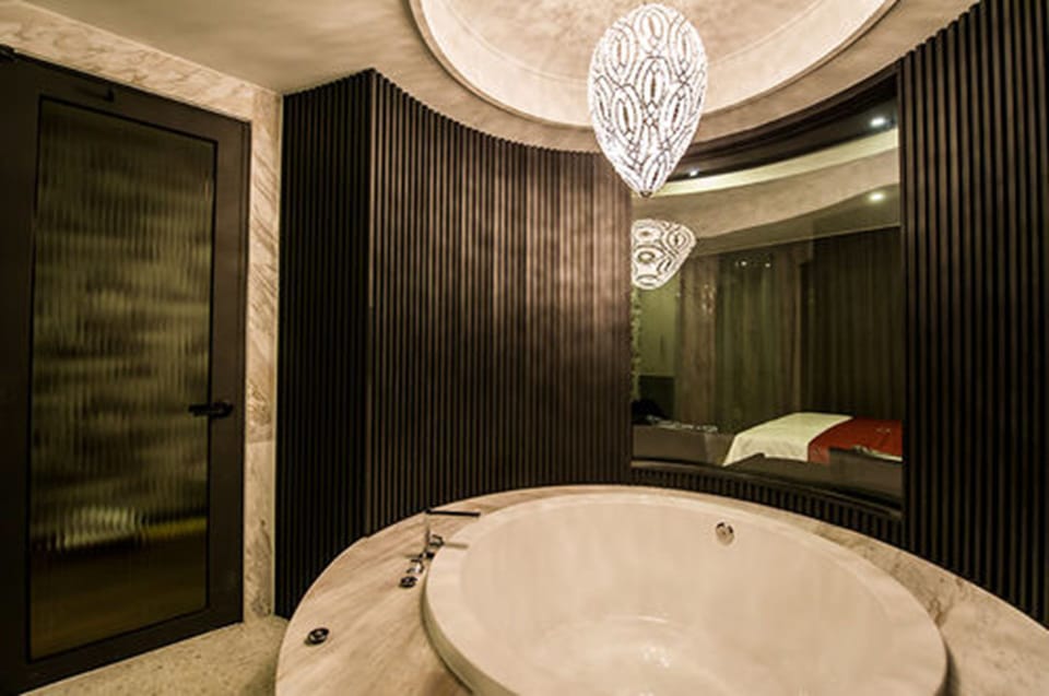 Premier Room | Deep soaking bathtub