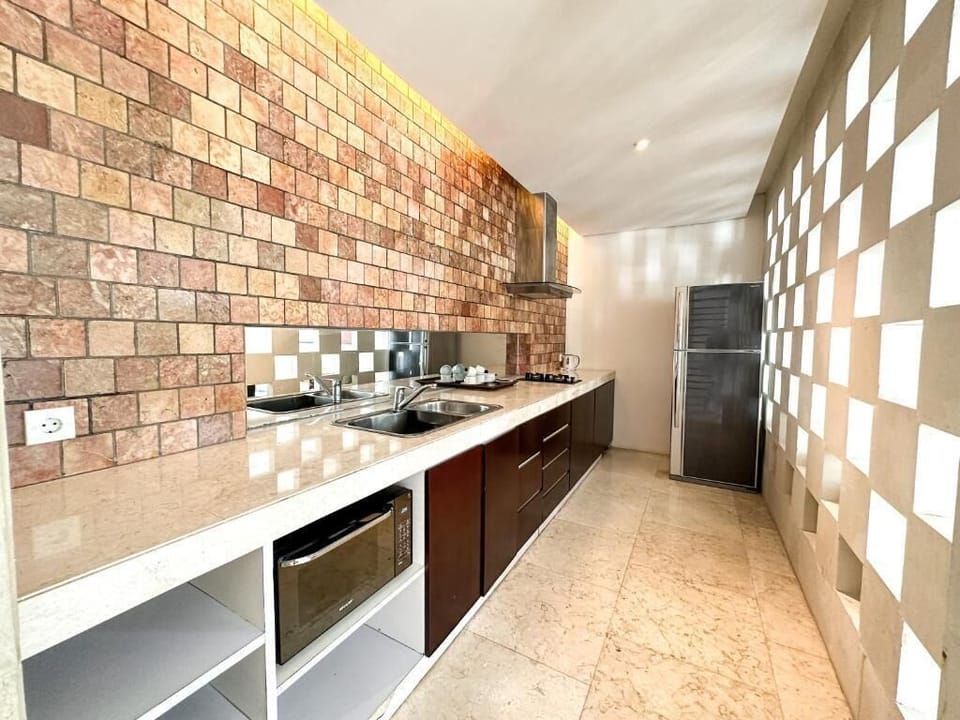Executive Villa, 2 Bedrooms, Private Pool | Private kitchen | Electric kettle