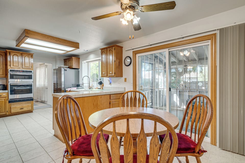 Breakfast Nook | 1st Floor