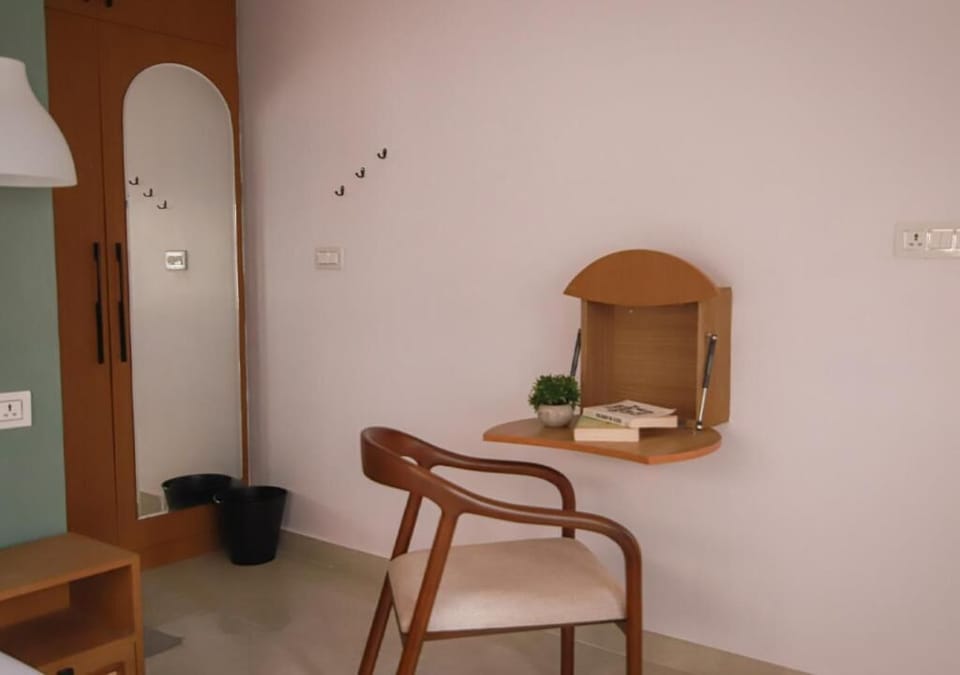 Deluxe Double Room, City View | Interior