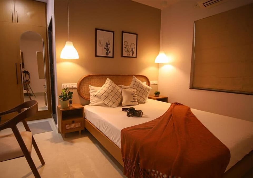 Deluxe Double Room, City View | Desk, laptop workspace, iron/ironing board, WiFi (free)