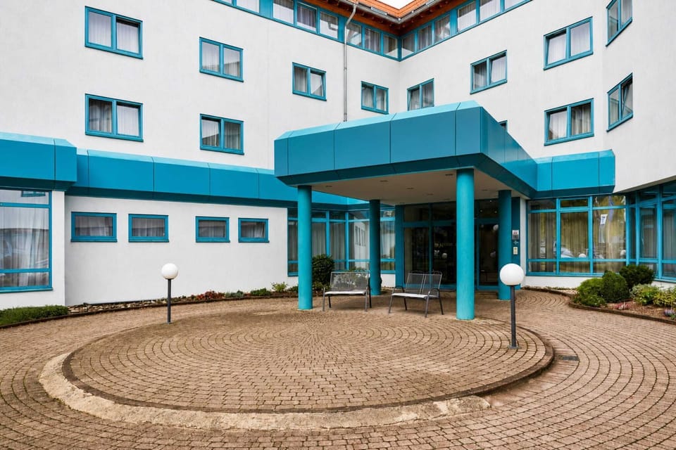 Hotel Exterior [summer]