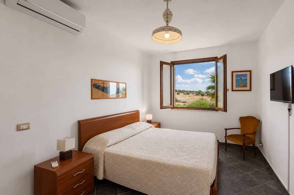 Autumn, Bedroom, Spring, Summer