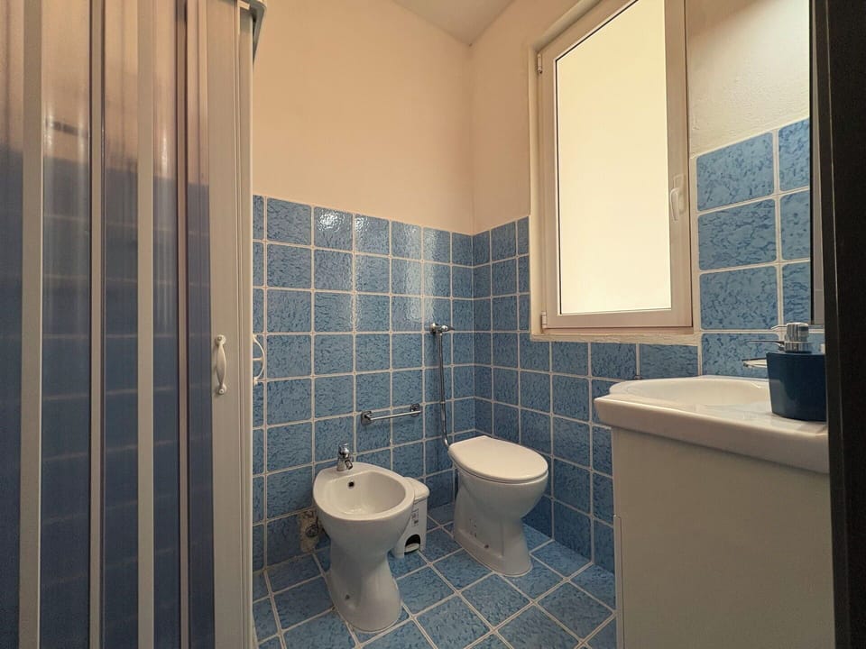 Autumn, Bathroom, Spring, Summer