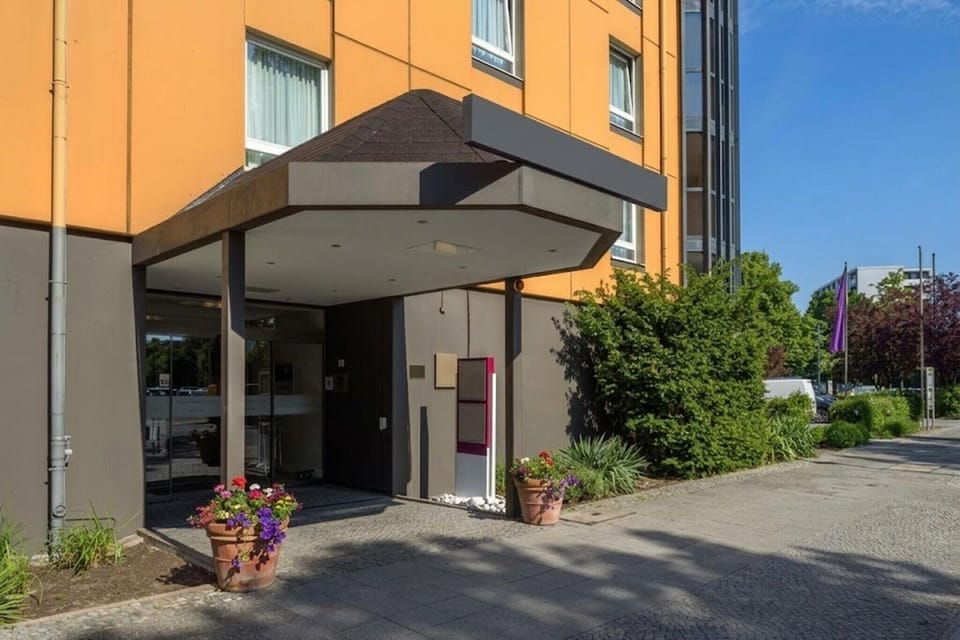Hotel Exterior [summer]