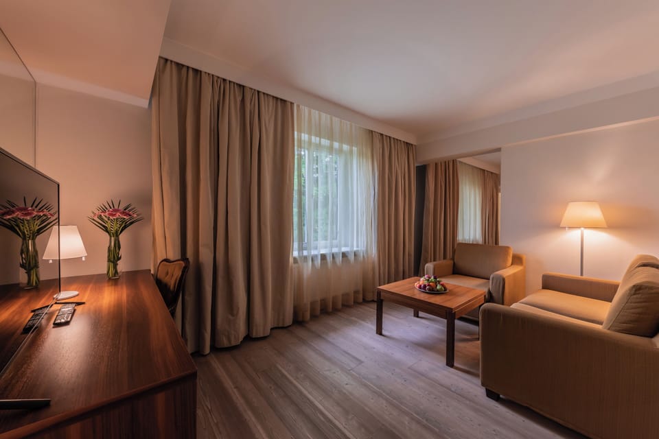 Classic Suite, Balcony, Garden View | Living area | 60-cm LCD TV with satellite channels