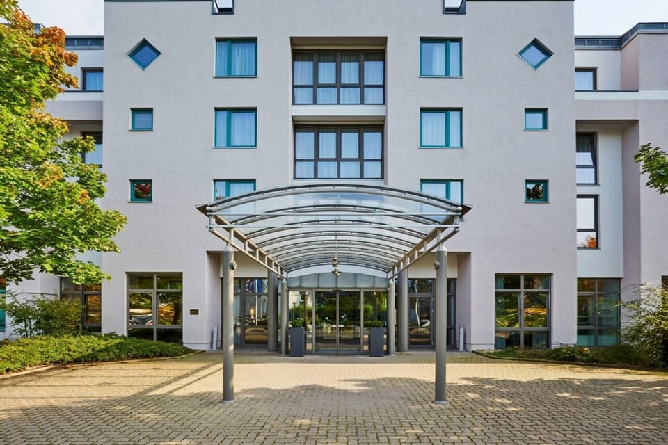 Hotel Exterior [summer]
