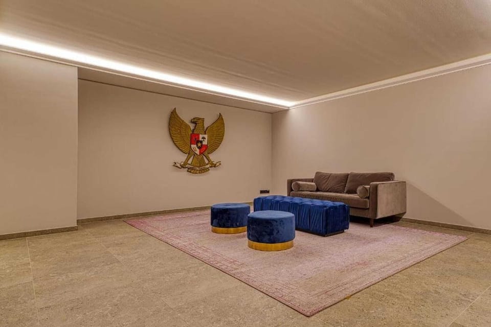 Entrance / Reception