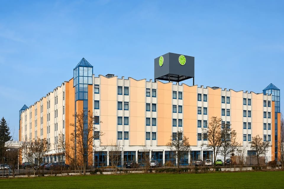 Hotel Exterior [summer]