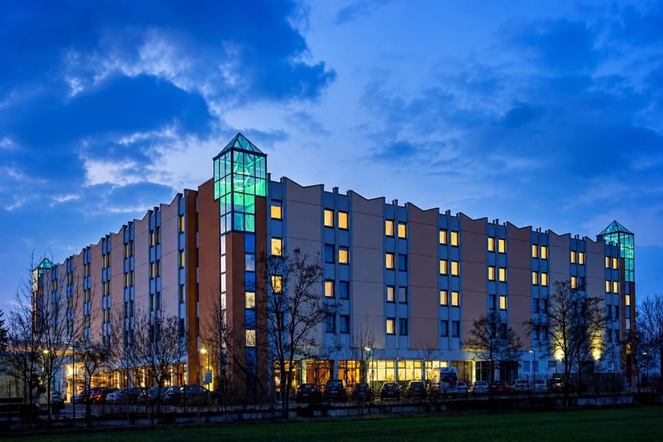 Hotel Exterior [summer]
