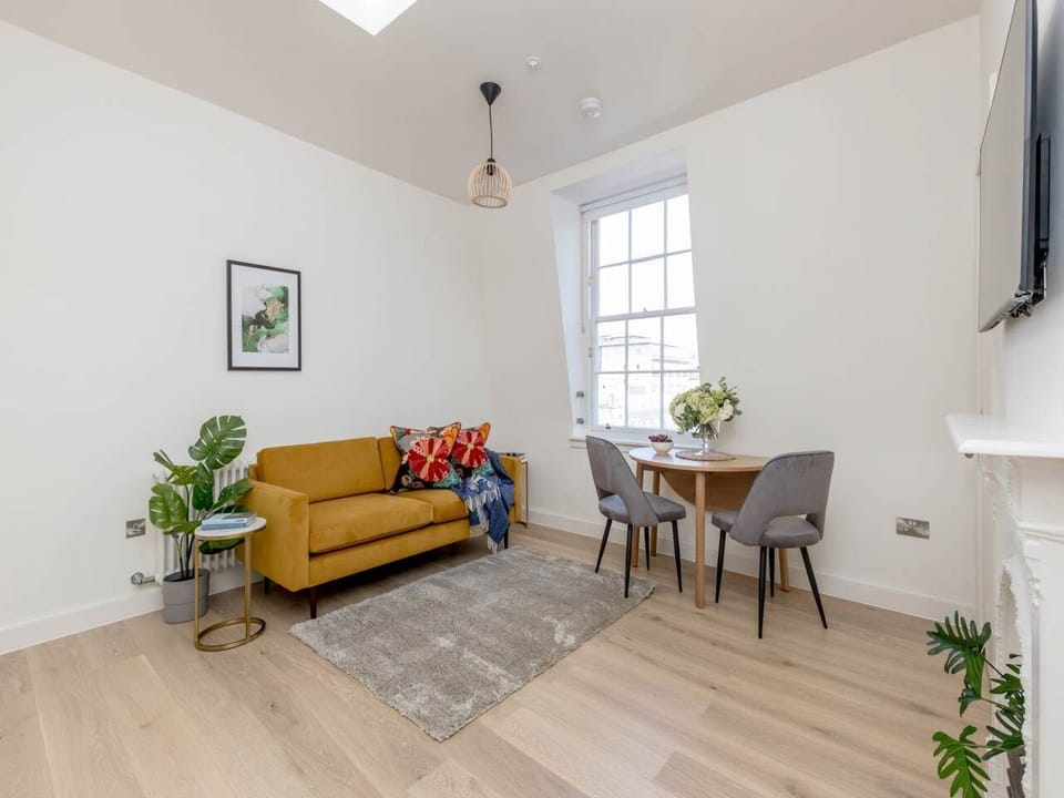 Apartment | Blackout drapes, iron/ironing board, WiFi (free)