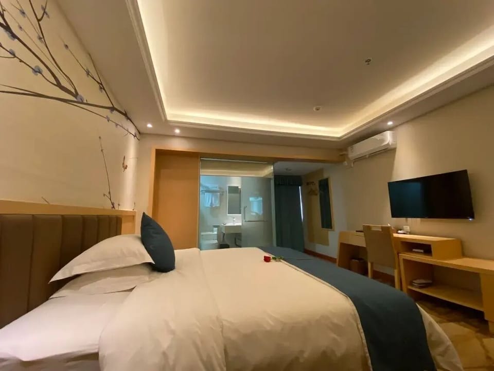 Deluxe Double Room, City View | Desk, WiFi (free)