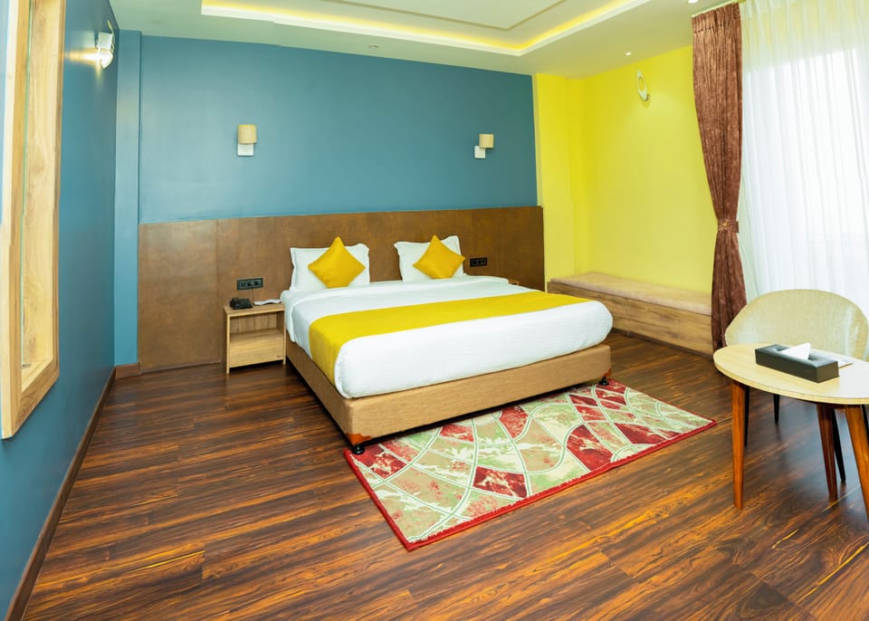 Deluxe Room | Premium bedding, in-room safe, desk, laptop workspace