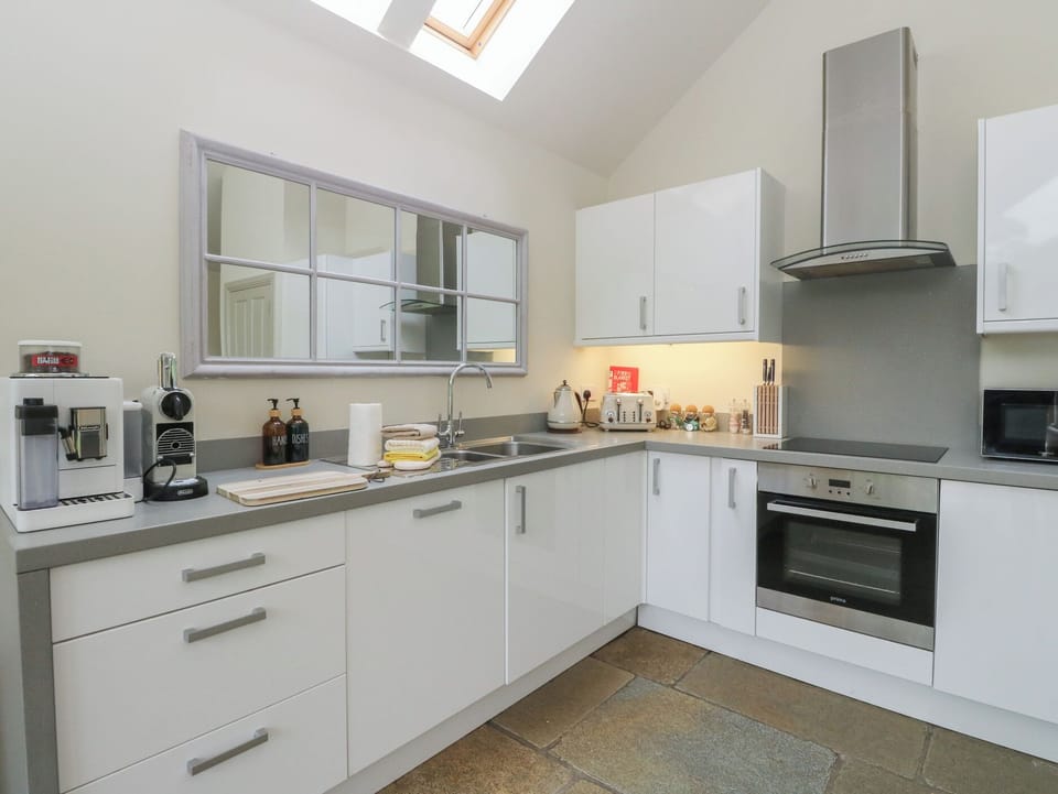 Dishwasher, cookware/dishes/utensils