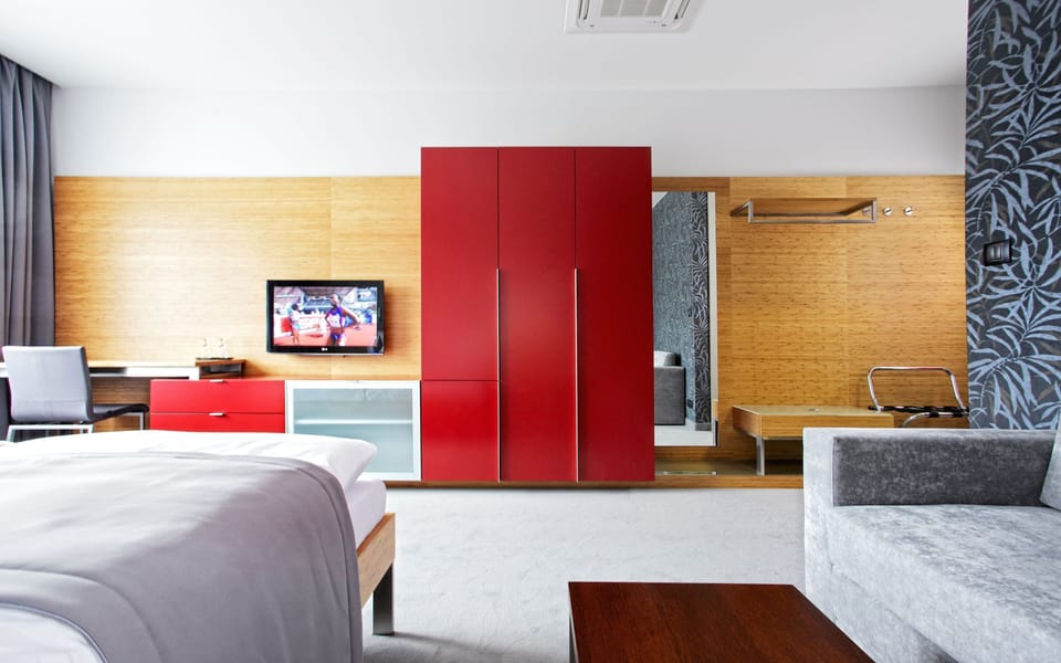 In-room safe, WiFi (free)